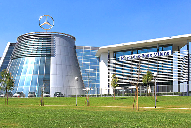 <strong>Mercedes-Benz Center<span><b>in</b>Terziario </span></strong><i>→</i>
